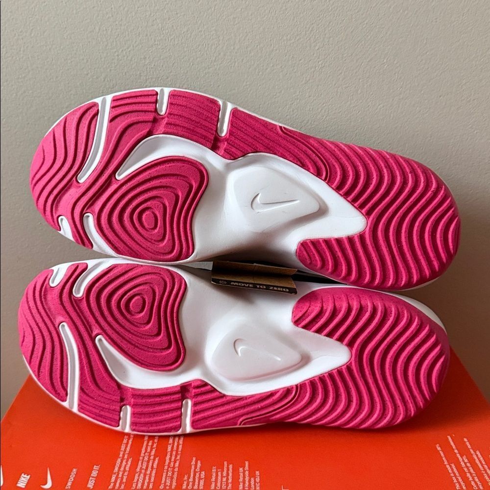 Nike Women's Black Pink White Sneakers ๐ NEW Size 11 - Picture 5 of 6